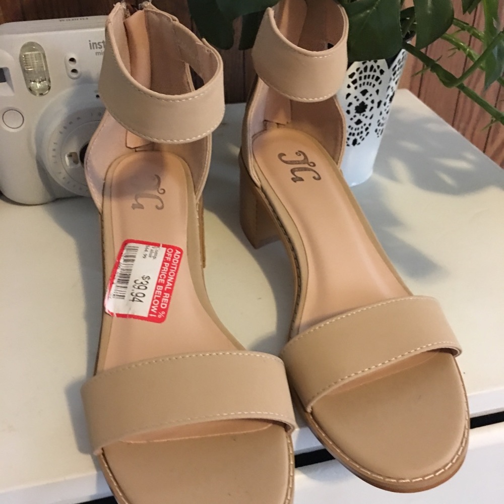 DSW women’s low heels sandals|| TAN/BEIGE